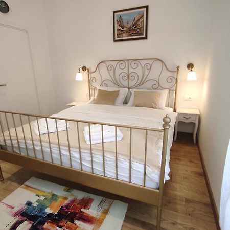 Papavero Rooms Pula Buitenkant foto