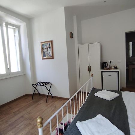 Papavero Rooms Pula Buitenkant foto