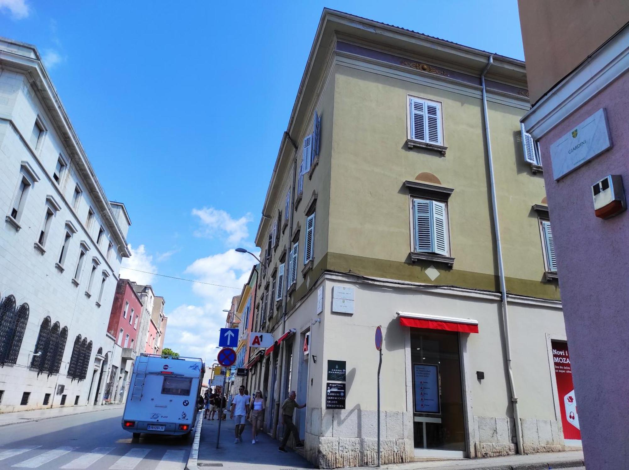Papavero Rooms Pula Buitenkant foto